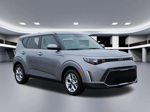 Certified 2025 Kia Soul S FWD image 7