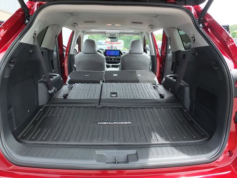 Used 2026 Toyota Highlander Limited AWD/4WD image 17