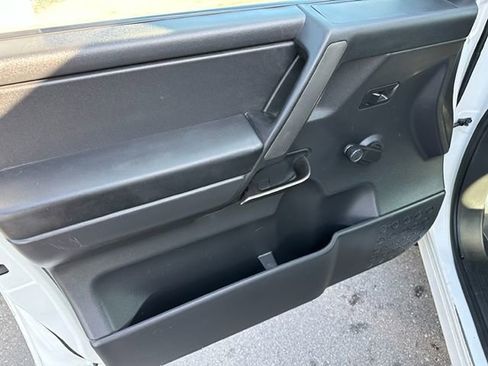 Used 2014 Nissan Titan S w/ Tow Package image 8