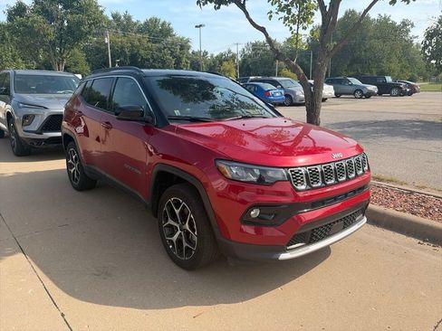 Used 2025 Jeep Compass Limited AWD/4WD image 4