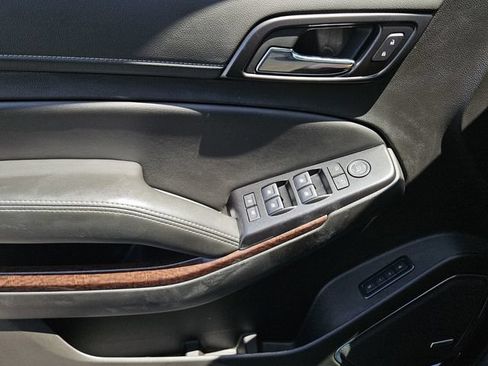 Used 2019 GMC Yukon SLT AWD/4WD image 17