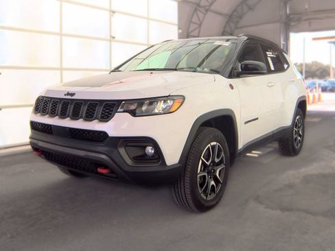 Used 2024 Jeep Compass Trailhawk AWD/4WD image 1