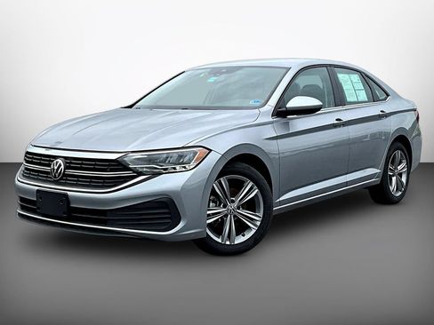 Used 2024 Volkswagen Jetta SE FWD image 3