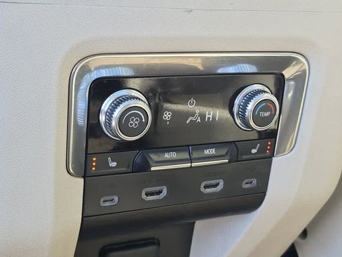Used 2021 GMC Yukon Denali w/ Denali Premium Package AWD/4WD image 10