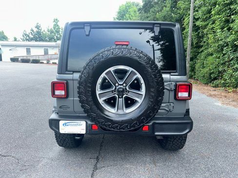 Used 2020 Jeep Wrangler Unlimited Sahara AWD/4WD image 4