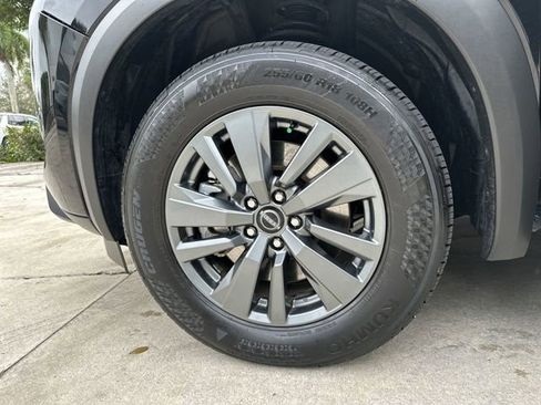 Used 2025 Nissan Pathfinder SV image 19