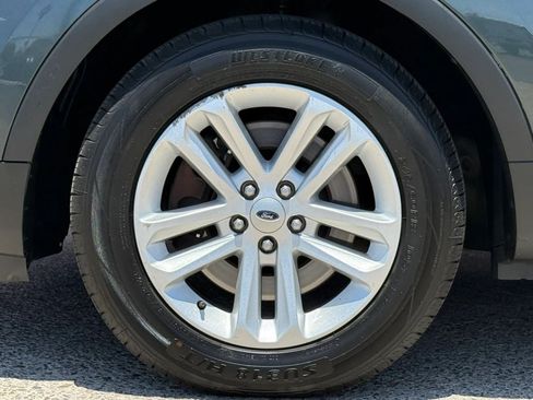 Used 2016 Ford Explorer XLT w/ Equipment Group 202A FWD image 28