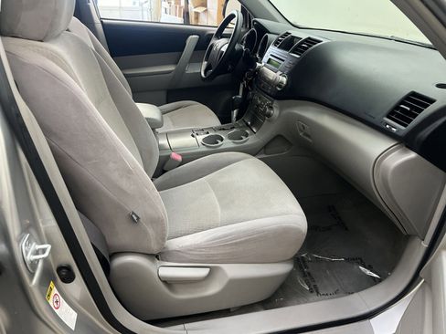 Used 2010 Toyota Highlander 2WD image 24