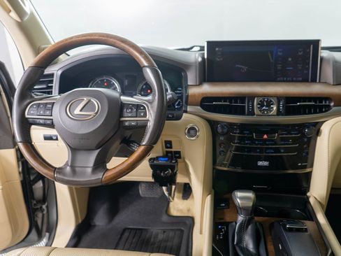 Used 2016 Lexus LX 570 4WD w/ Luxury Package image 14