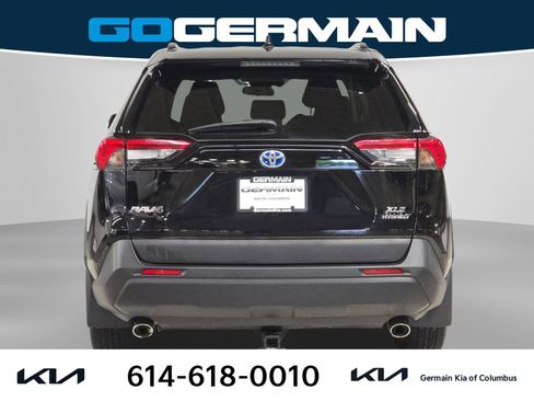 Used 2020 Toyota RAV4 XLE w/ XLE Grade Weather Package AWD/4WD image 9