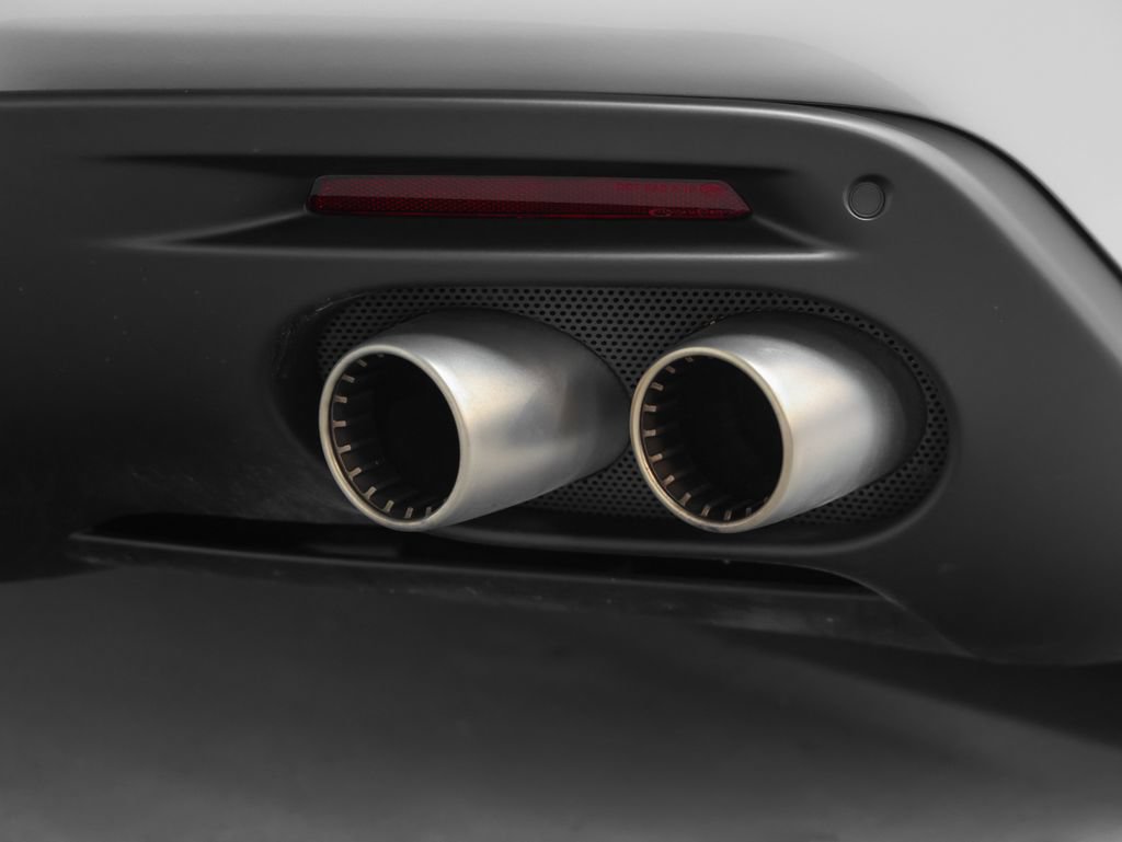 Certified 2025 Ferrari Roma Spider RWD image 36