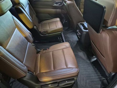 Used 2021 Chevrolet Suburban High Country AWD/4WD image 19