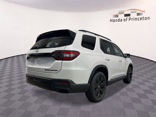 New 2026 Honda Pilot Black Edition image 3