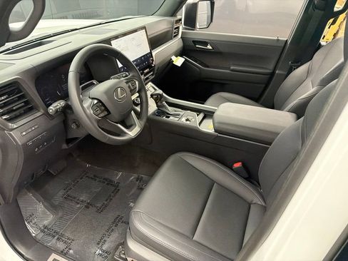 Used 2025 Lexus GX 550 w/ Cold Area Package AWD/4WD image 11