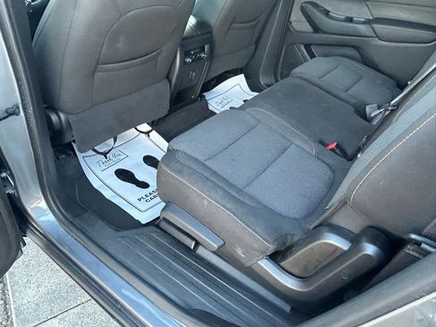 Used 2019 Chevrolet Traverse LS FWD image 9