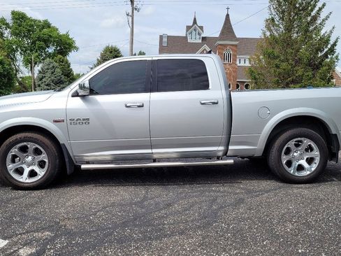 Used 2017 RAM 1500 Laramie AWD/4WD image 2