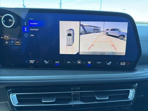 Used 2024 Chevrolet Traverse LT image 29