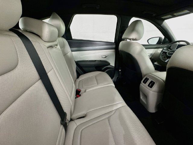 Used 2025 Hyundai Tucson Limited FWD image 23