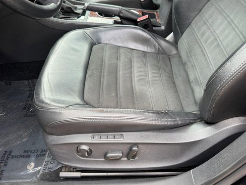 Used 2013 Volkswagen Passat 2.5 SEL Premium image 25