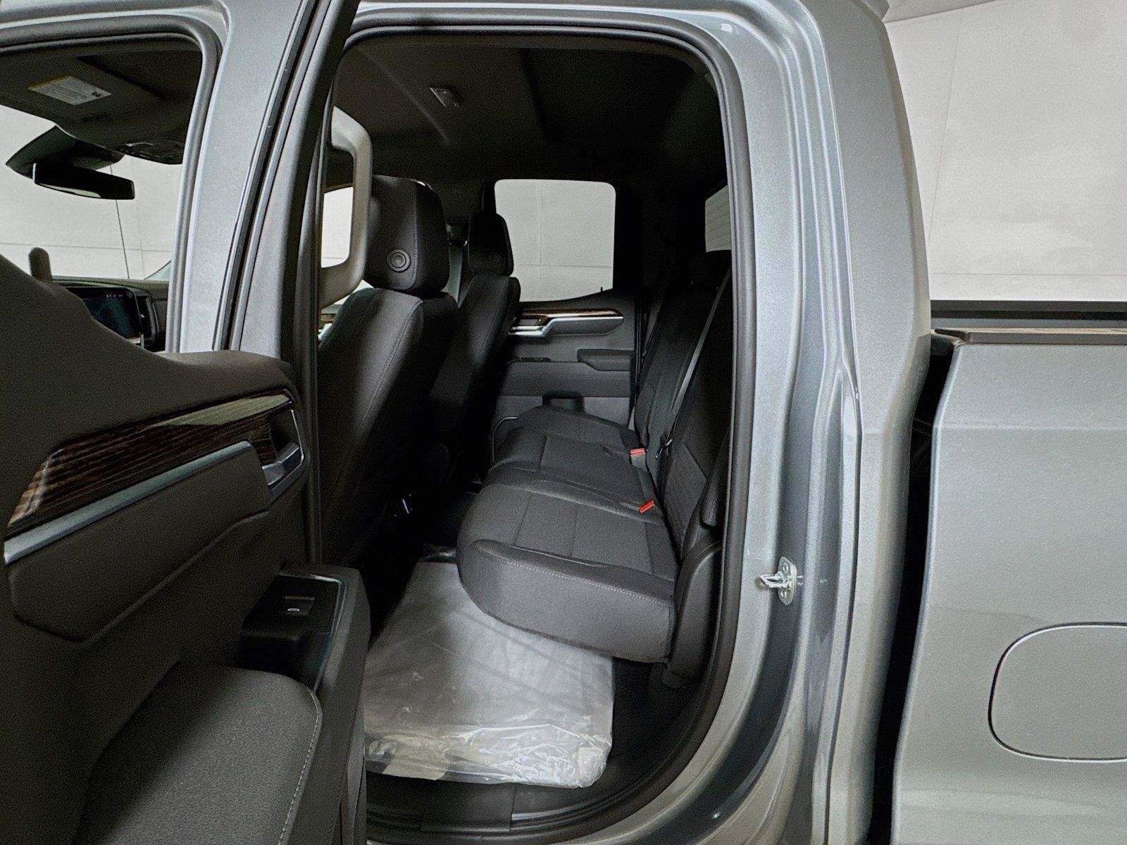 New 2026 GMC Sierra 1500 SLE w/ Preferred Package RWD image 13
