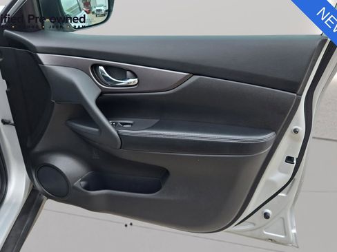 Used 2016 Nissan Rogue S FWD image 13