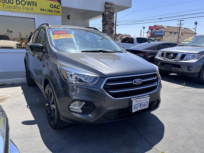 Used 2018 Ford Escape SE w/ SE Sport Appearance Package FWD image 2