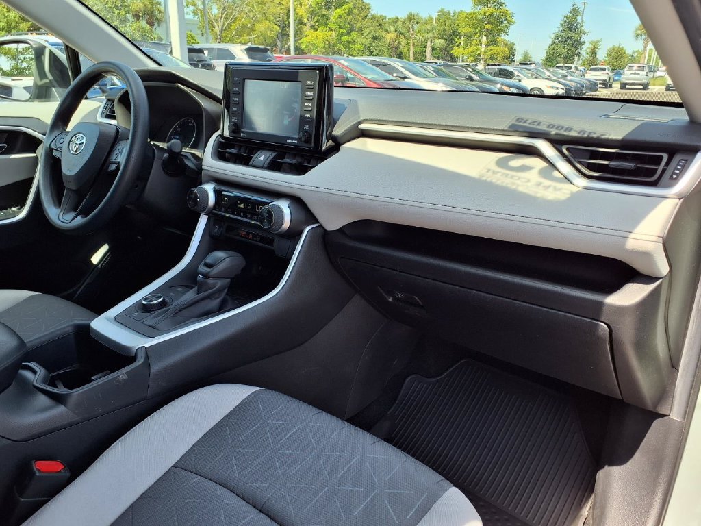 Used 2022 Toyota RAV4 XLE AWD/4WD image 12