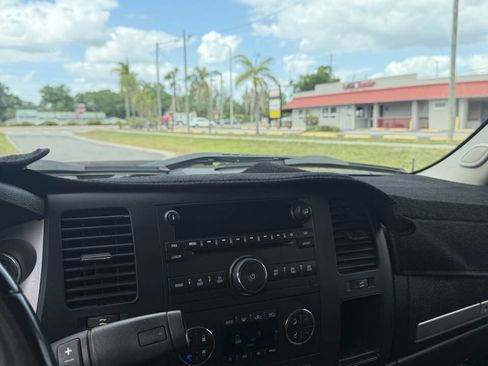 Used 2011 GMC Sierra 2500 SLE w/ SLE Preferred Package image 11