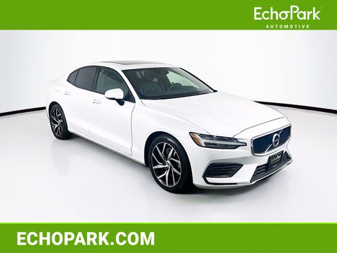 Used 2020 Volvo S60 T5 Momentum image 1