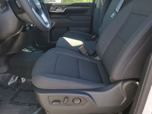 New 2026 GMC Sierra 2500 SLE w/ SLE Value Package; image 6