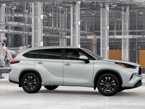 New 2026 Toyota Highlander XLE AWD/4WD image 15