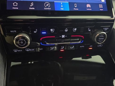 Used 2022 Jeep Grand Cherokee Overland w/ Luxury Tech Group IV AWD/4WD image 20