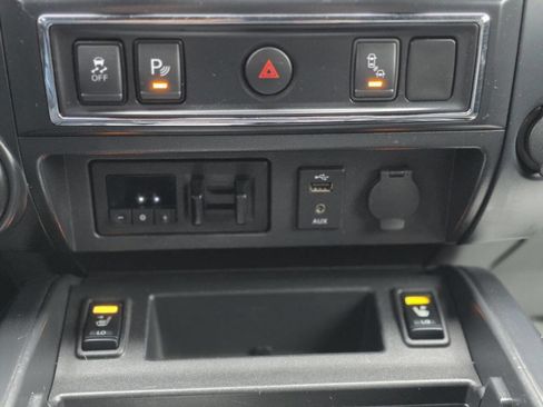 Used 2018 Nissan Titan SL w/ Midnight Edition image 62