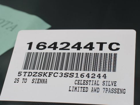 Certified 2025 Toyota Sienna Limited image 32