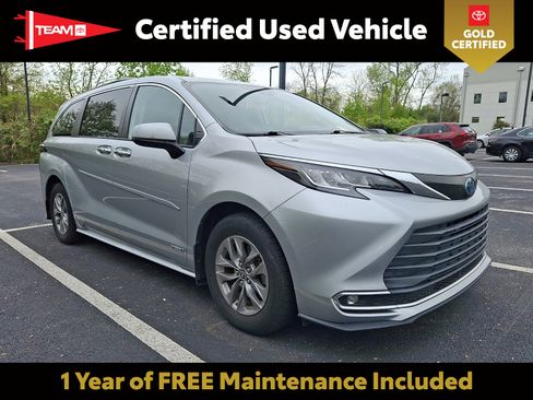 Used 2021 Toyota Sienna XLE w/ XLE Plus Package FWD image 1