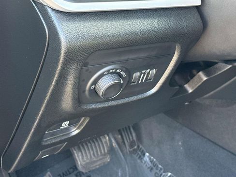 Used 2023 Jeep Grand Cherokee L Laredo image 25