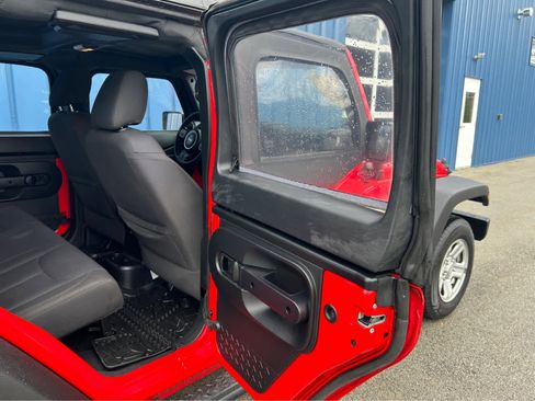 Used 2017 Jeep Wrangler Unlimited Sport w/ Mopar Black Appearance Group image 22