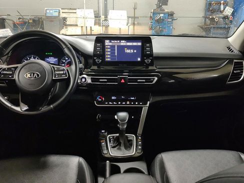 Used 2021 Kia Seltos EX image 19