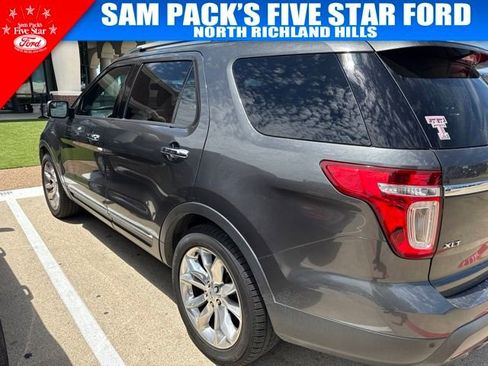 Used 2015 Ford Explorer XLT w/ Equipment Group 202B FWD image 4