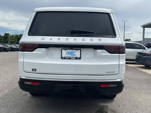 Used 2024 Jeep Wagoneer L Series II w/ Flexible Seating Group RWD image 5