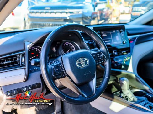 Used 2024 Toyota Camry SE image 13
