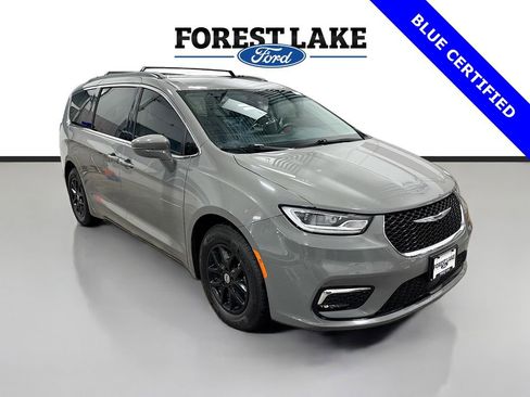 Used 2022 Chrysler Pacifica Touring-L FWD image 1