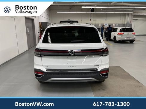 New 2026 Volkswagen Taos SE image 3
