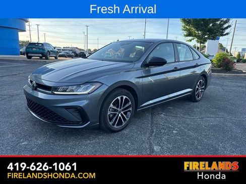 Used 2025 Volkswagen Jetta Sport FWD image 2
