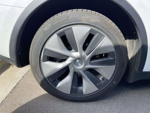 Used 2021 Tesla Model Y Long Range image 6