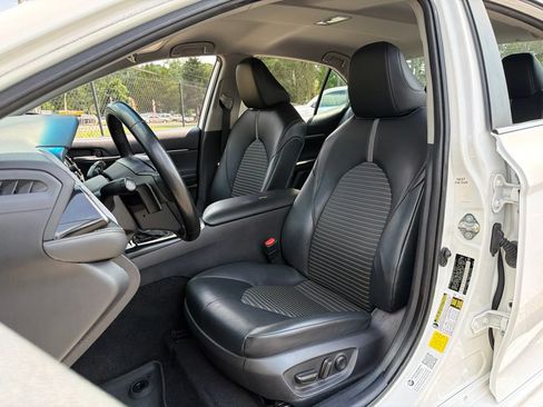 Used 2020 Toyota Camry SE FWD image 17