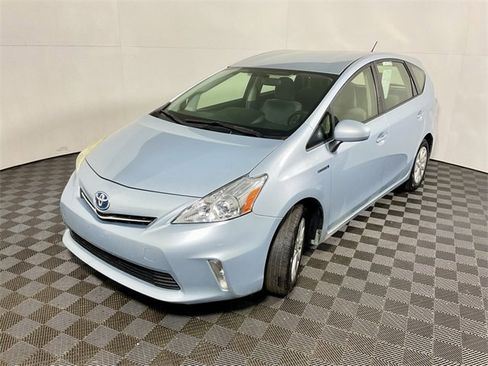 Used 2014 Toyota Prius V Two image 7