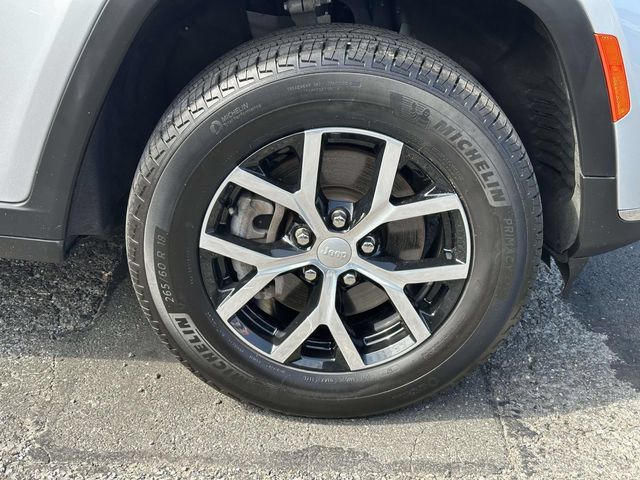 Used 2024 Jeep Grand Cherokee L Limited AWD/4WD image 10