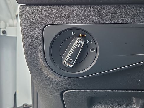 Used 2019 Volkswagen Tiguan SE w/ Panoramic Sunroof Package image 10