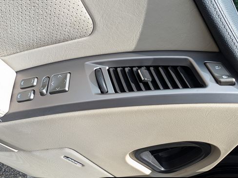 Used 2006 Cadillac XLR V RWD image 23